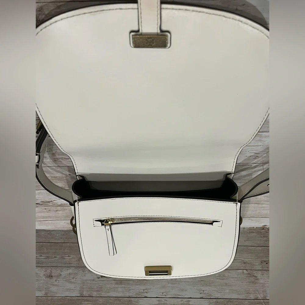 SOLD!! 🥳Tory Burch Medium Saddle Crossbody ✨ - Picture 7 of 12